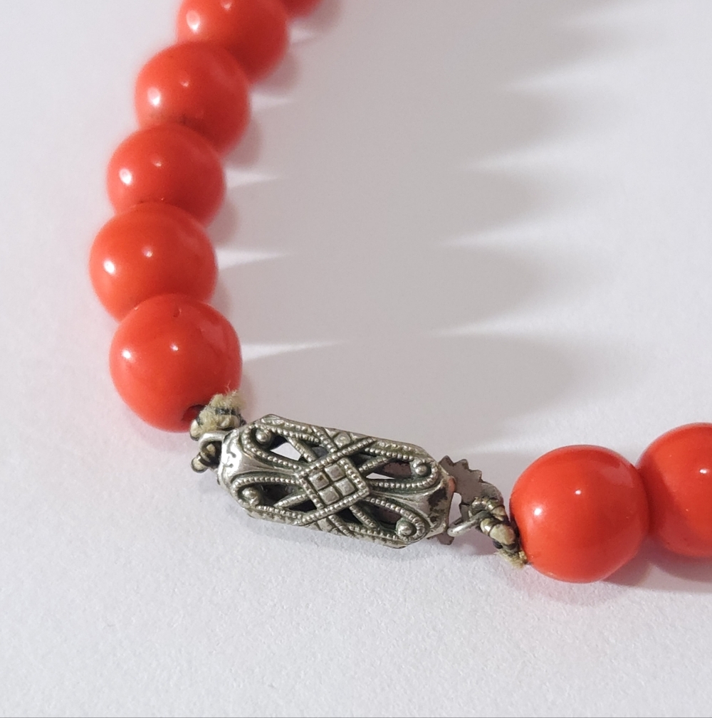 Vintage Genuine Red Coral Beaded Necklace with Silver Clasp 18" Long - Picture 4 of 16